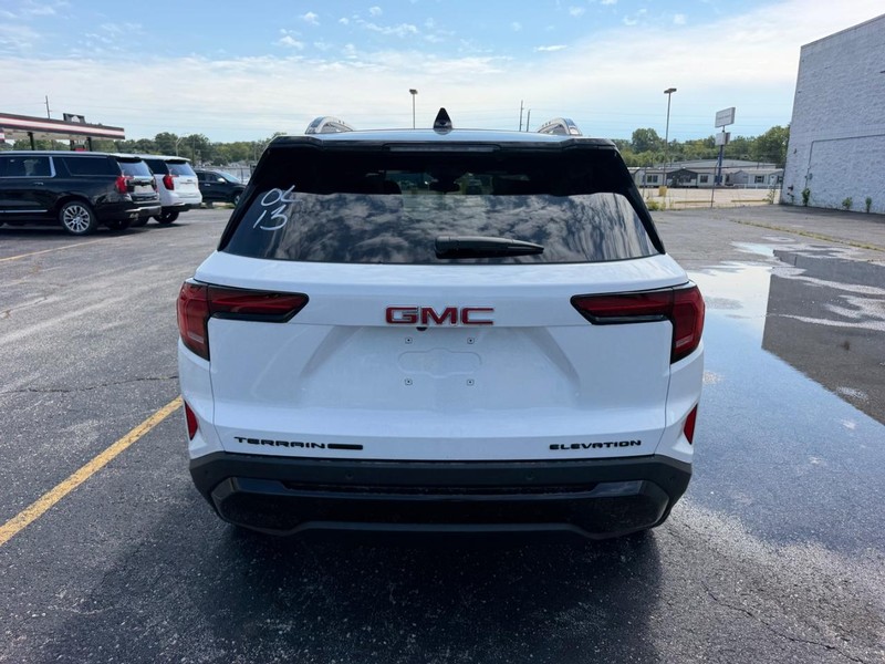 GMC Terrain Vehicle Full-screen Gallery Image 4