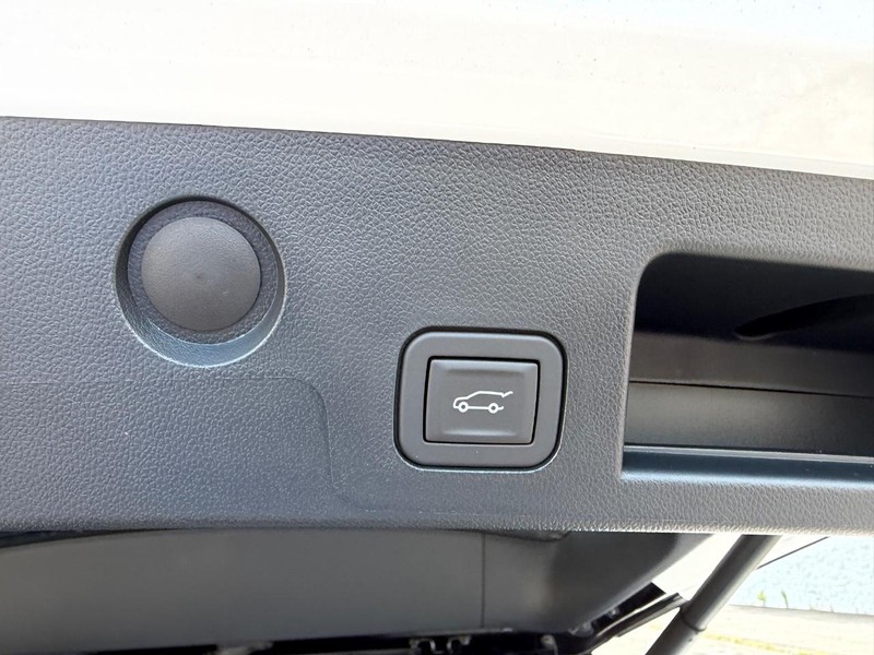 GMC Terrain Vehicle Full-screen Gallery Image 6