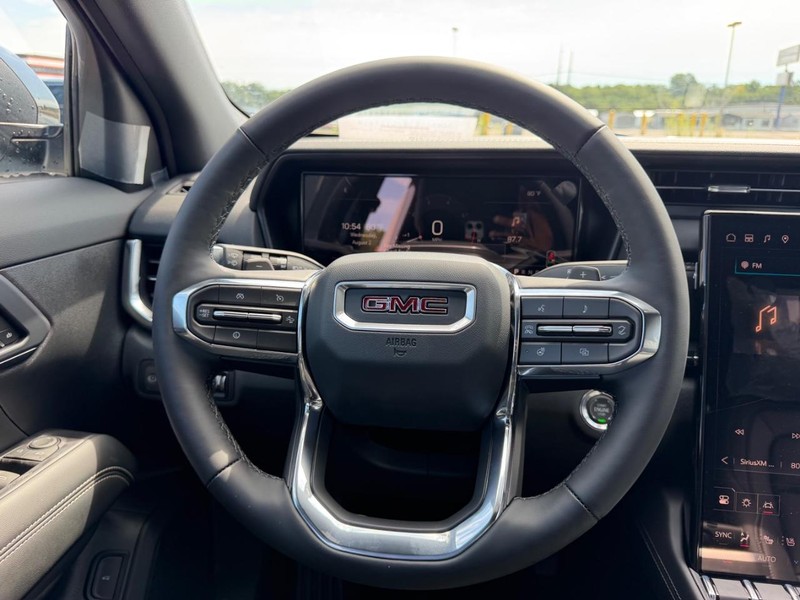 GMC Terrain Vehicle Full-screen Gallery Image 10
