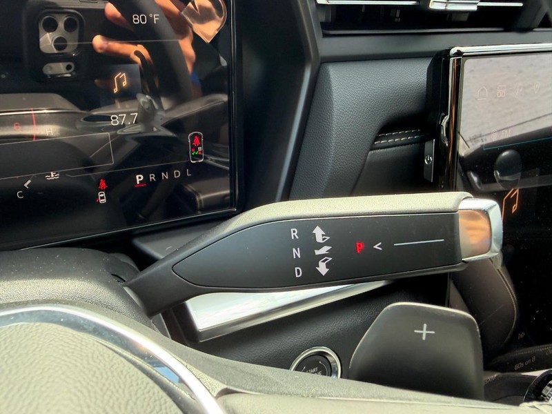 GMC Terrain Vehicle Full-screen Gallery Image 13
