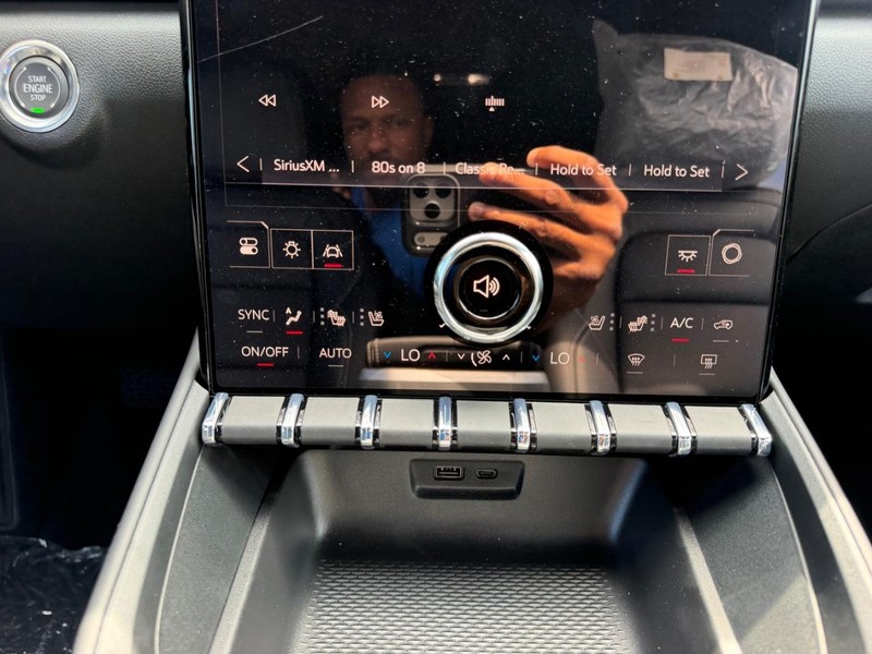 GMC Terrain Vehicle Full-screen Gallery Image 15