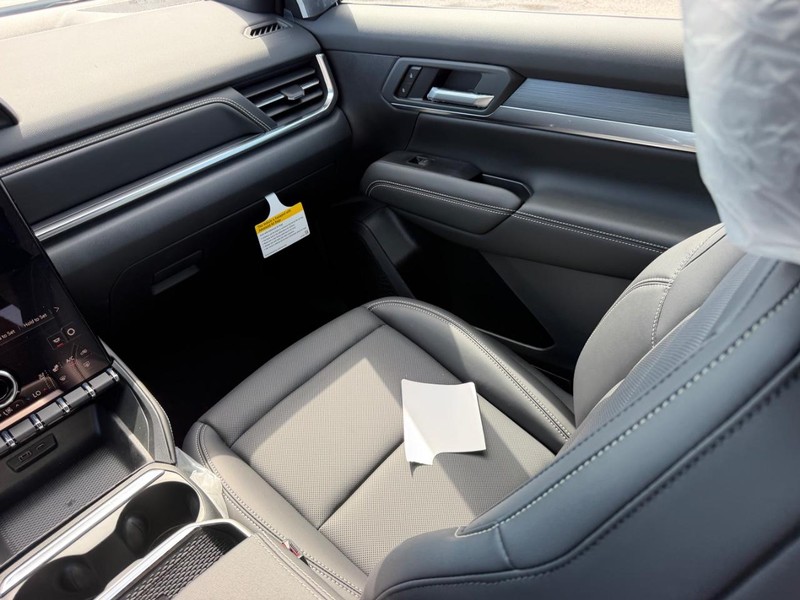 GMC Terrain Vehicle Full-screen Gallery Image 16