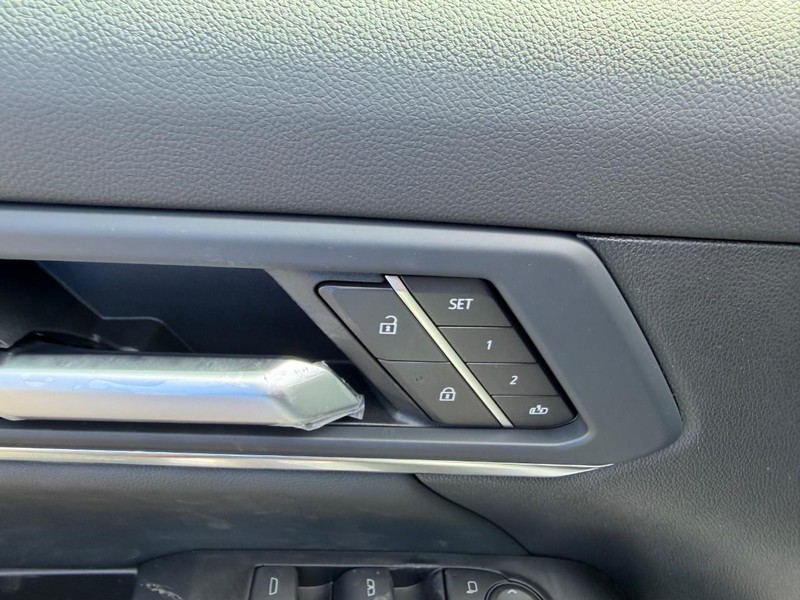 GMC Terrain Vehicle Full-screen Gallery Image 18