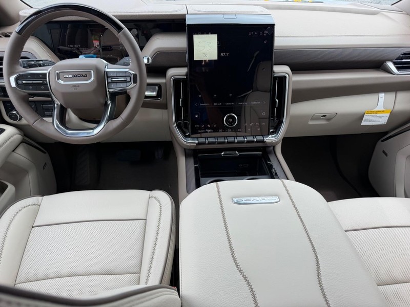 GMC Yukon XL Vehicle Full-screen Gallery Image 12