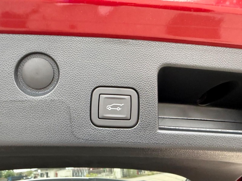 GMC Terrain Vehicle Full-screen Gallery Image 6