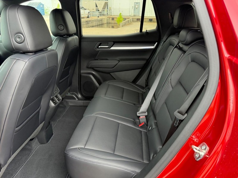 GMC Terrain Vehicle Full-screen Gallery Image 8
