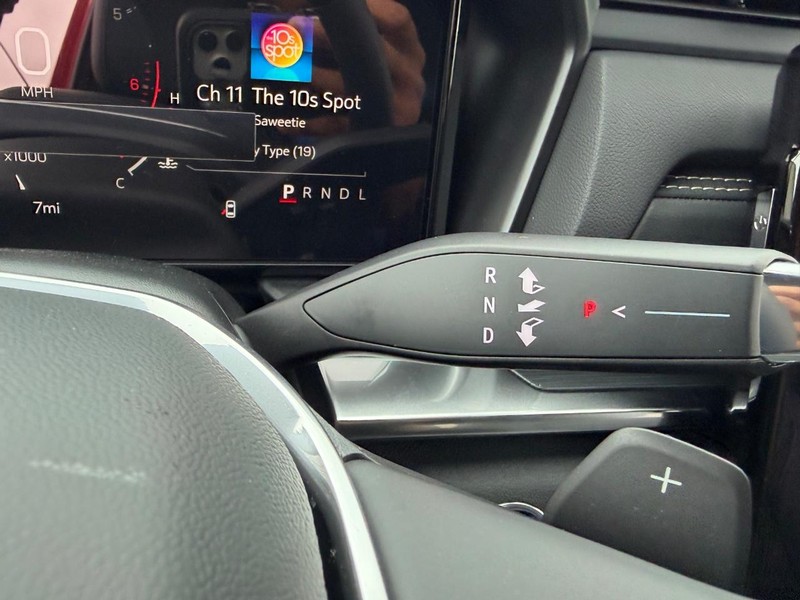 GMC Terrain Vehicle Full-screen Gallery Image 13