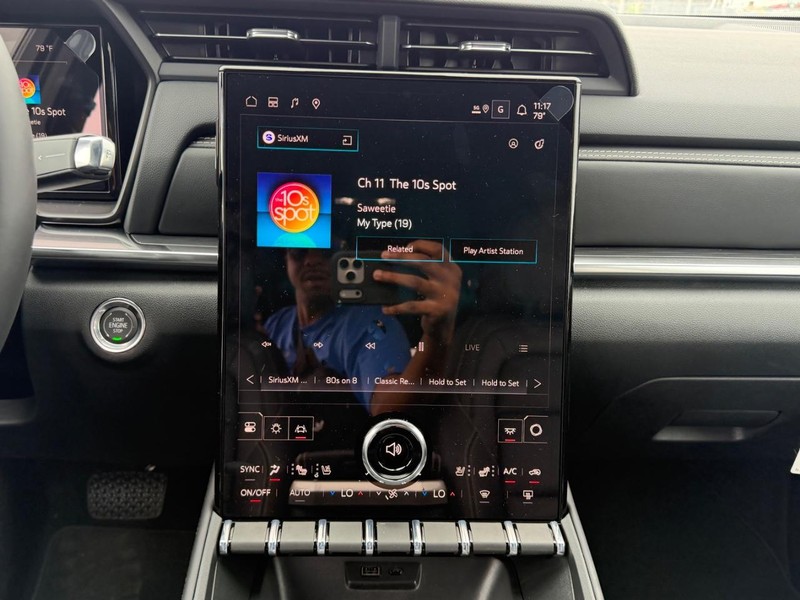 GMC Terrain Vehicle Full-screen Gallery Image 14