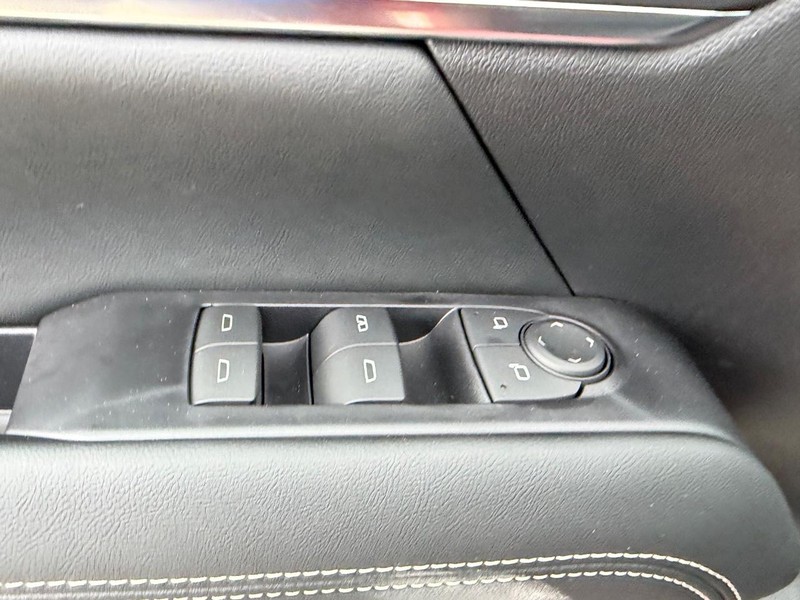 GMC Terrain Vehicle Full-screen Gallery Image 17