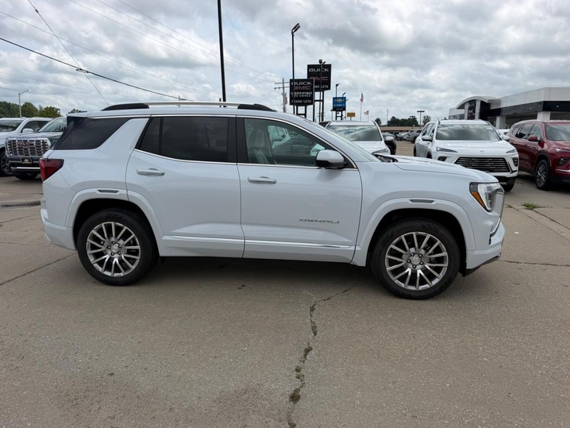 GMC Terrain Vehicle Full-screen Gallery Image 2