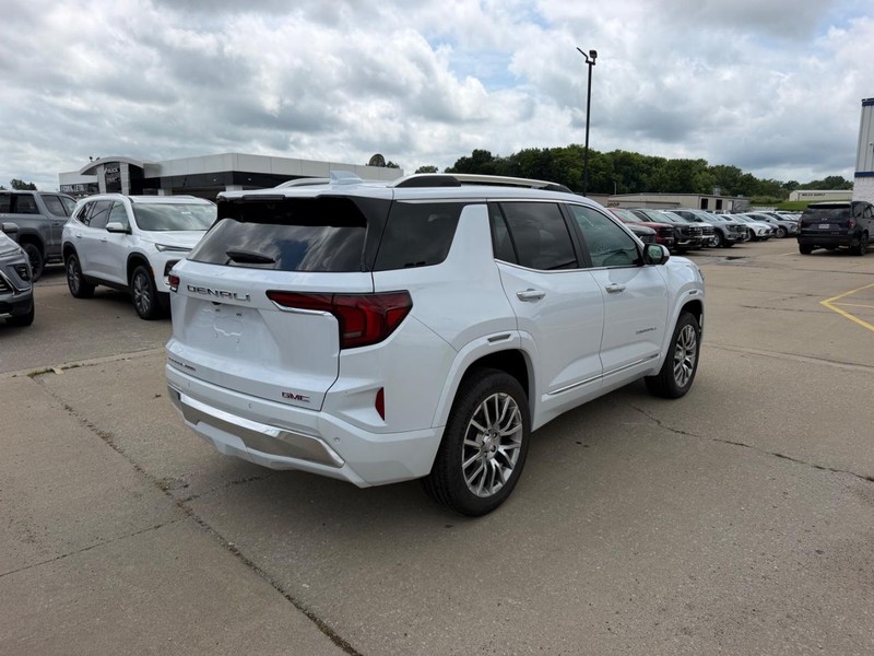 GMC Terrain Vehicle Full-screen Gallery Image 3