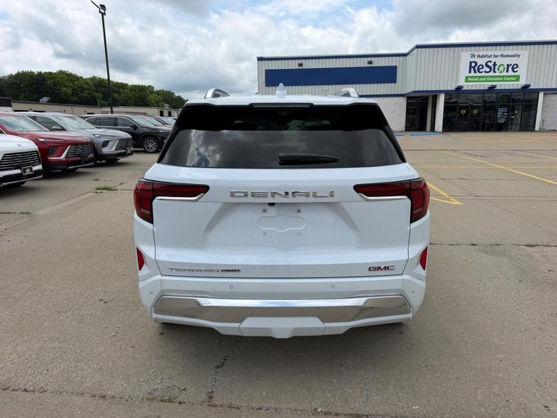 GMC Terrain Vehicle Full-screen Gallery Image 4