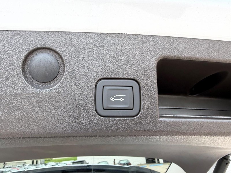 GMC Terrain Vehicle Full-screen Gallery Image 6