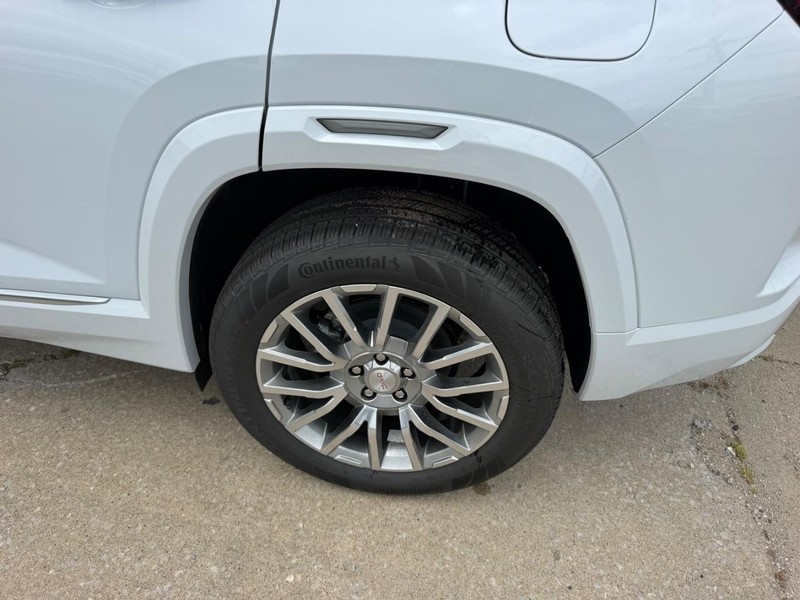GMC Terrain Vehicle Full-screen Gallery Image 7