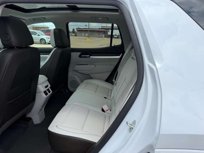 GMC Terrain Vehicle Full-screen Gallery Image 8