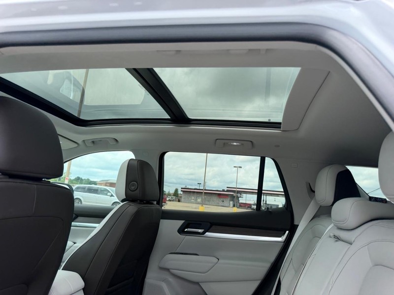 GMC Terrain Vehicle Full-screen Gallery Image 9