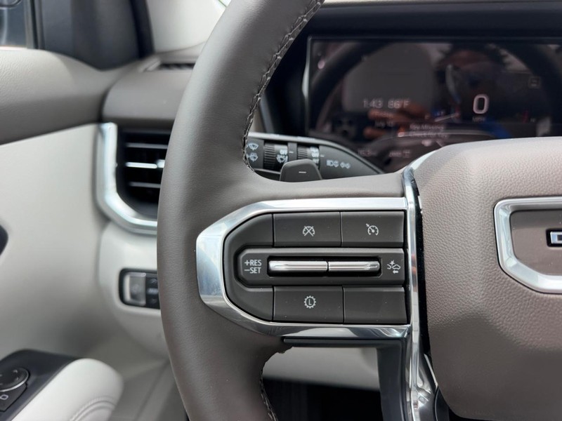 GMC Terrain Vehicle Full-screen Gallery Image 12