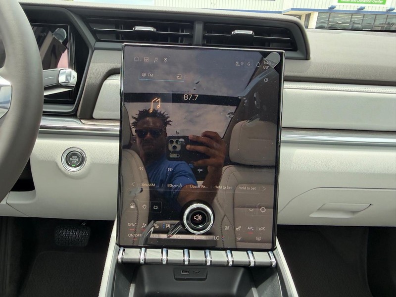 GMC Terrain Vehicle Full-screen Gallery Image 15