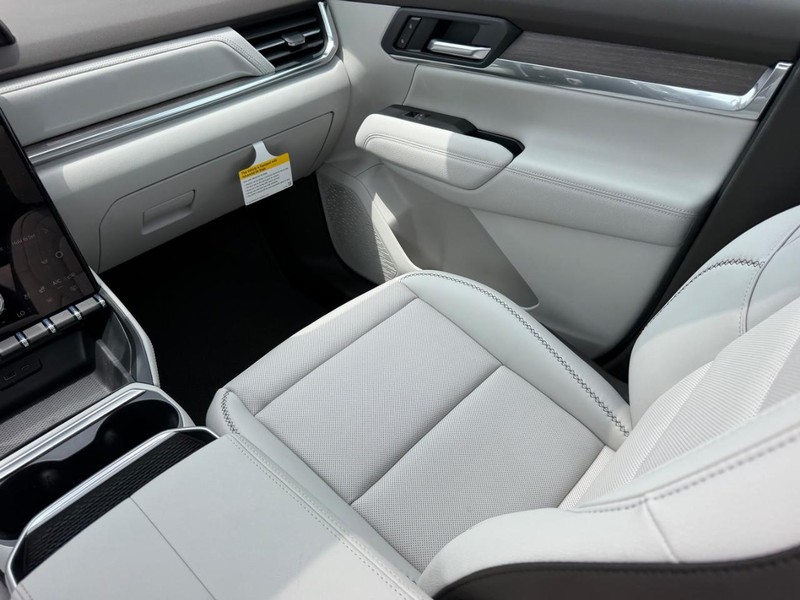 GMC Terrain Vehicle Full-screen Gallery Image 17