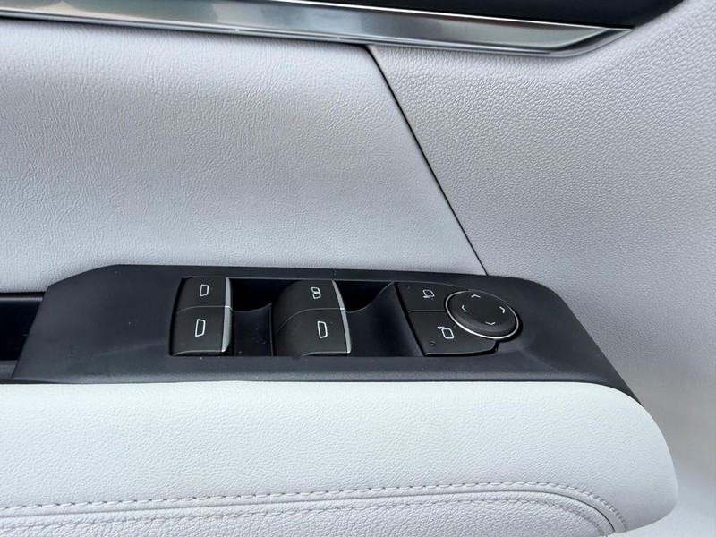 GMC Terrain Vehicle Full-screen Gallery Image 18