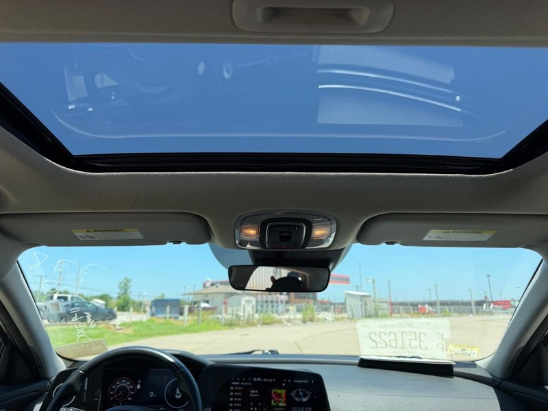 Hyundai Elantra Vehicle Full-screen Gallery Image 8