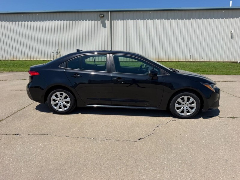 Toyota Corolla Vehicle Full-screen Gallery Image 2