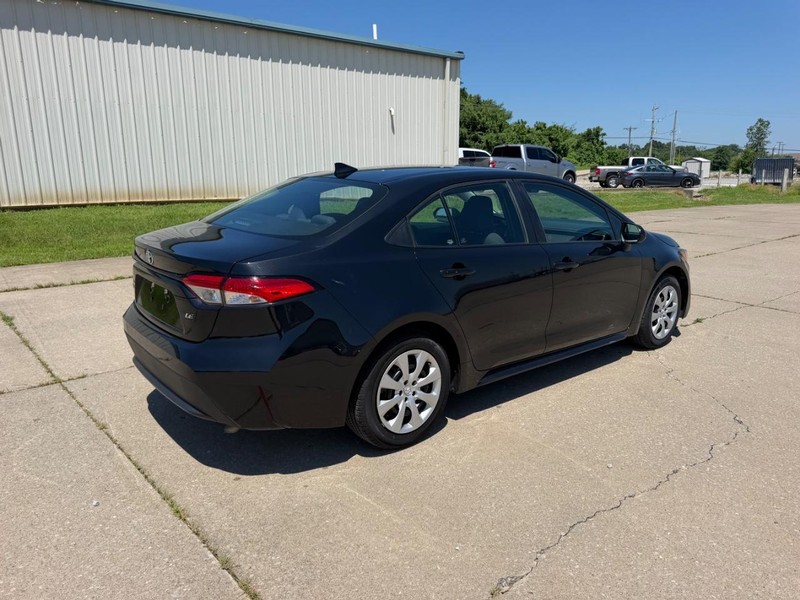 Toyota Corolla Vehicle Full-screen Gallery Image 3
