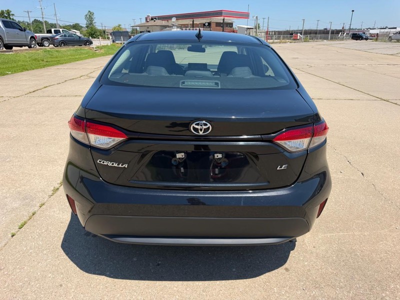 Toyota Corolla Vehicle Full-screen Gallery Image 4