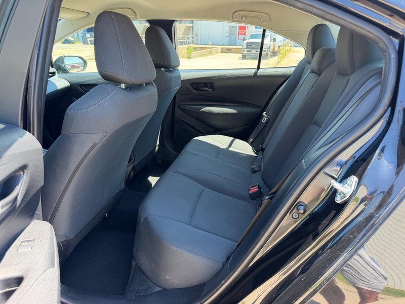 Toyota Corolla Vehicle Full-screen Gallery Image 6