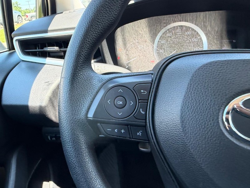 Toyota Corolla Vehicle Full-screen Gallery Image 9