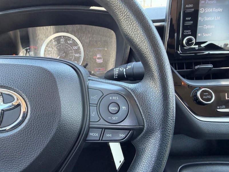 Toyota Corolla Vehicle Full-screen Gallery Image 10