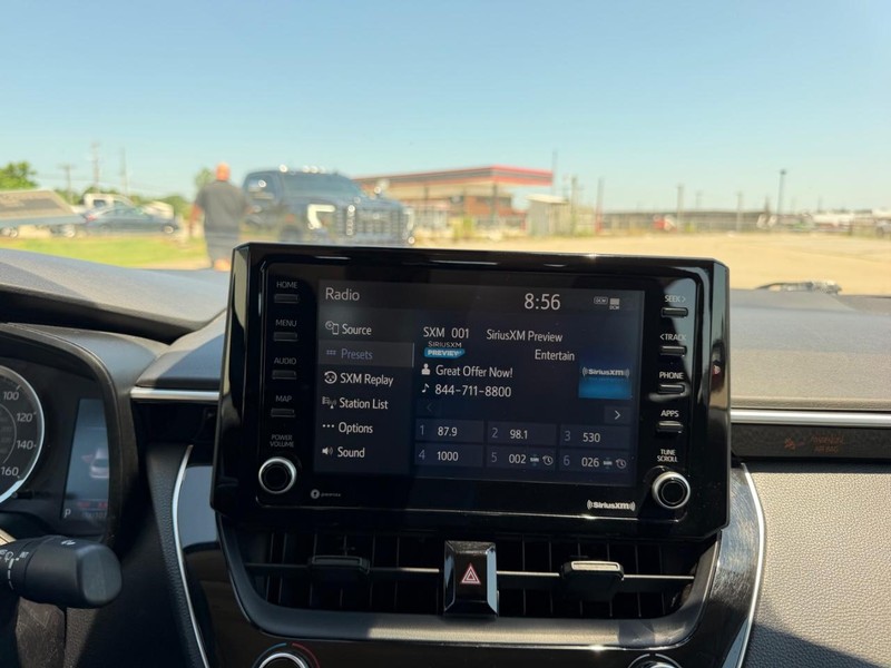 Toyota Corolla Vehicle Full-screen Gallery Image 11