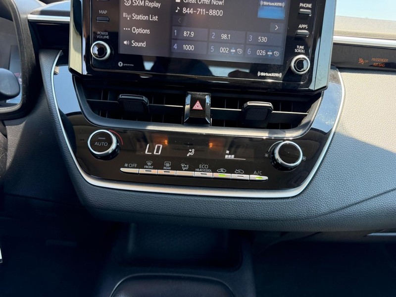 Toyota Corolla Vehicle Full-screen Gallery Image 12