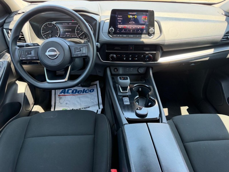 Nissan Rogue Vehicle Full-screen Gallery Image 8