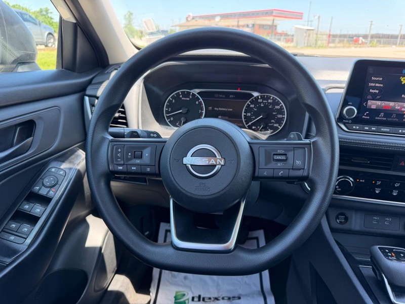 Nissan Rogue Vehicle Full-screen Gallery Image 9