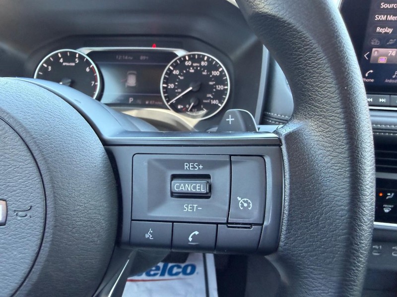 Nissan Rogue Vehicle Full-screen Gallery Image 11
