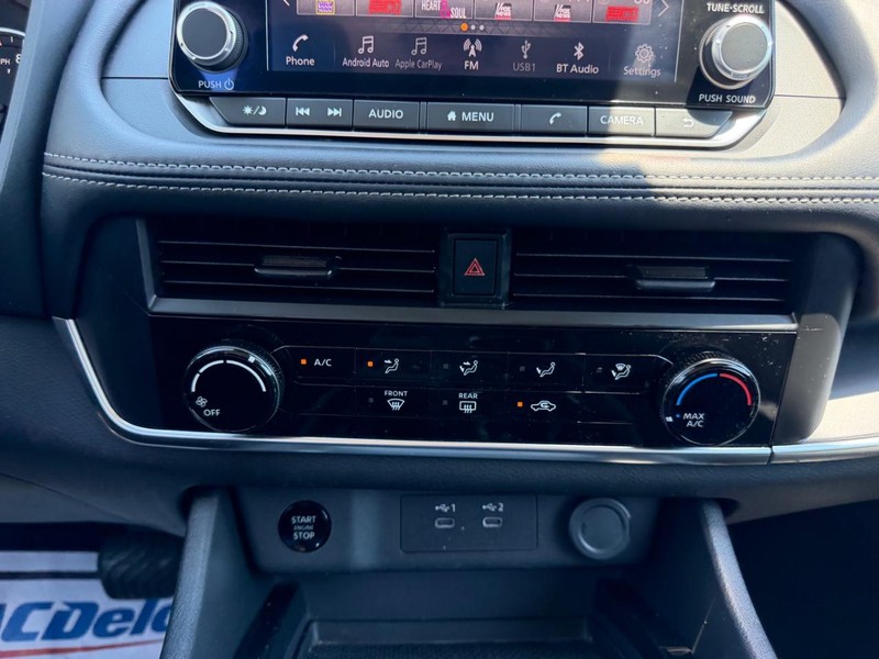 Nissan Rogue Vehicle Full-screen Gallery Image 13