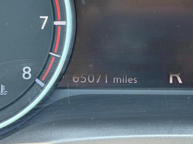 Nissan Rogue Vehicle Full-screen Gallery Image 19