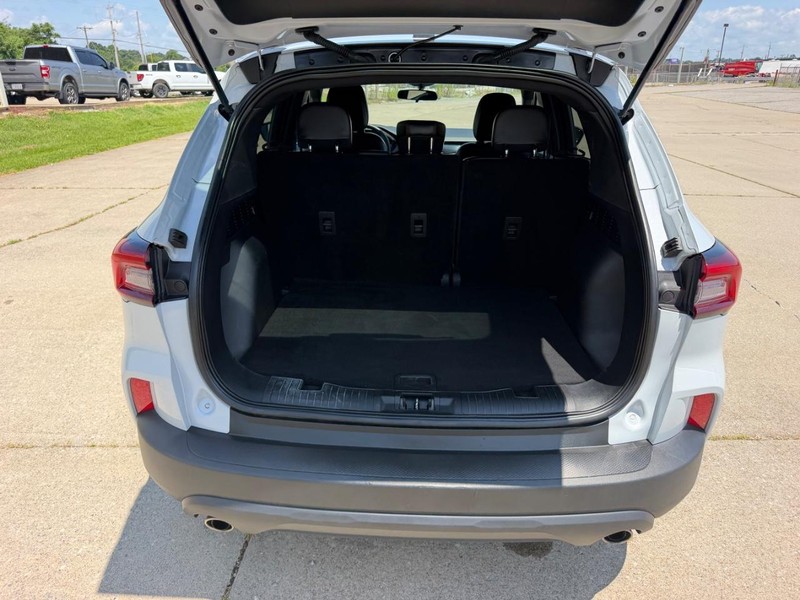 Ford Escape Vehicle Full-screen Gallery Image 5