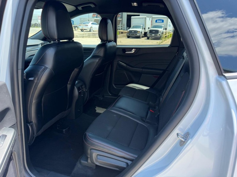 Ford Escape Vehicle Full-screen Gallery Image 7