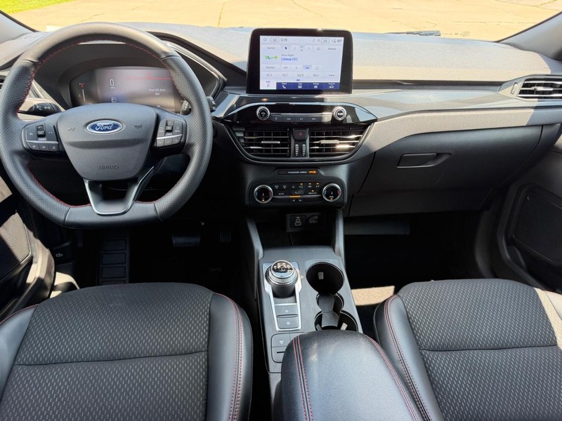 Ford Escape Vehicle Full-screen Gallery Image 8