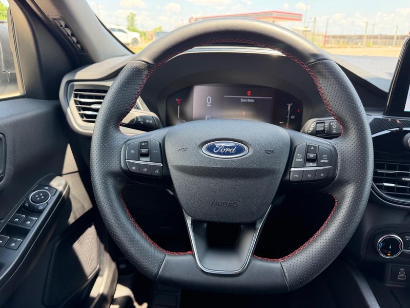 Ford Escape Vehicle Full-screen Gallery Image 9