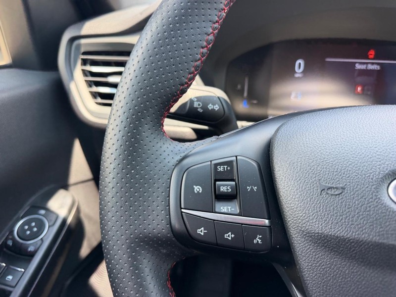 Ford Escape Vehicle Full-screen Gallery Image 10
