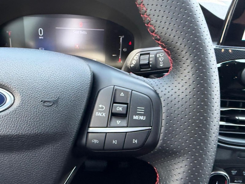 Ford Escape Vehicle Full-screen Gallery Image 11
