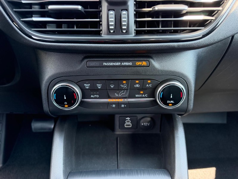 Ford Escape Vehicle Full-screen Gallery Image 13