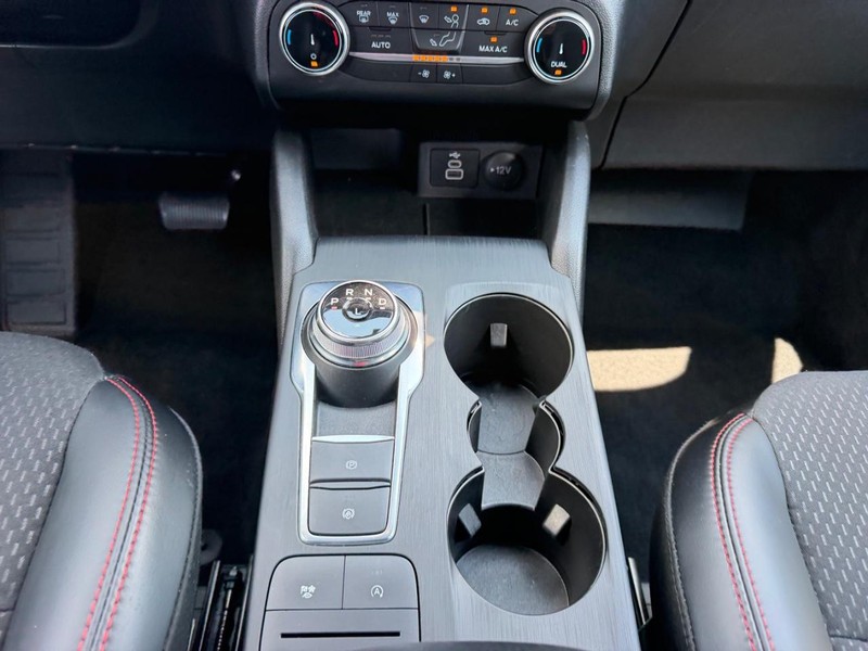 Ford Escape Vehicle Full-screen Gallery Image 14