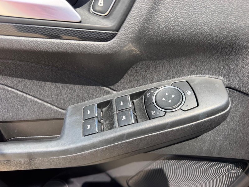 Ford Escape Vehicle Full-screen Gallery Image 16