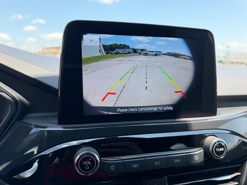 Ford Escape Vehicle Full-screen Gallery Image 19