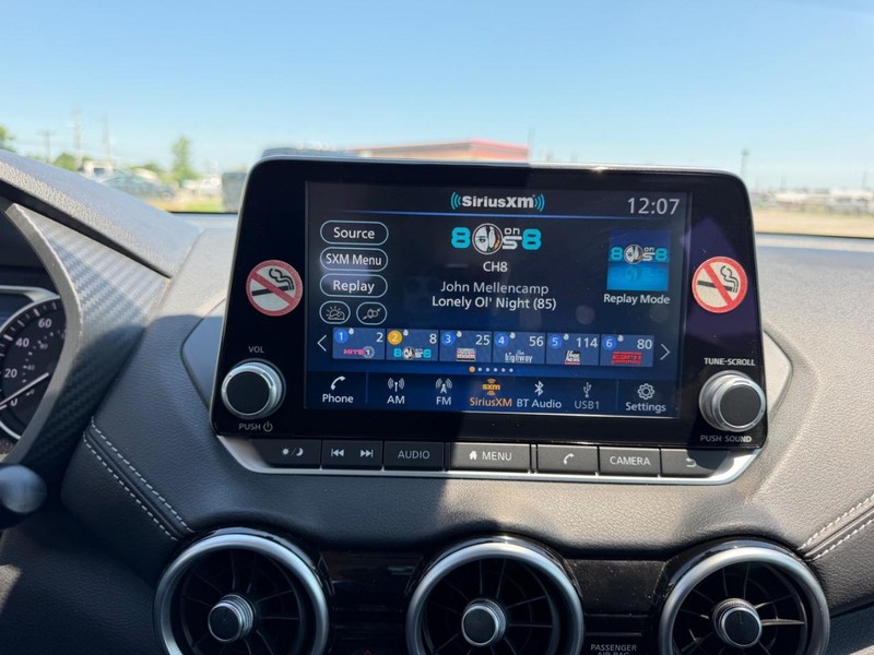 Nissan Sentra Vehicle Full-screen Gallery Image 12