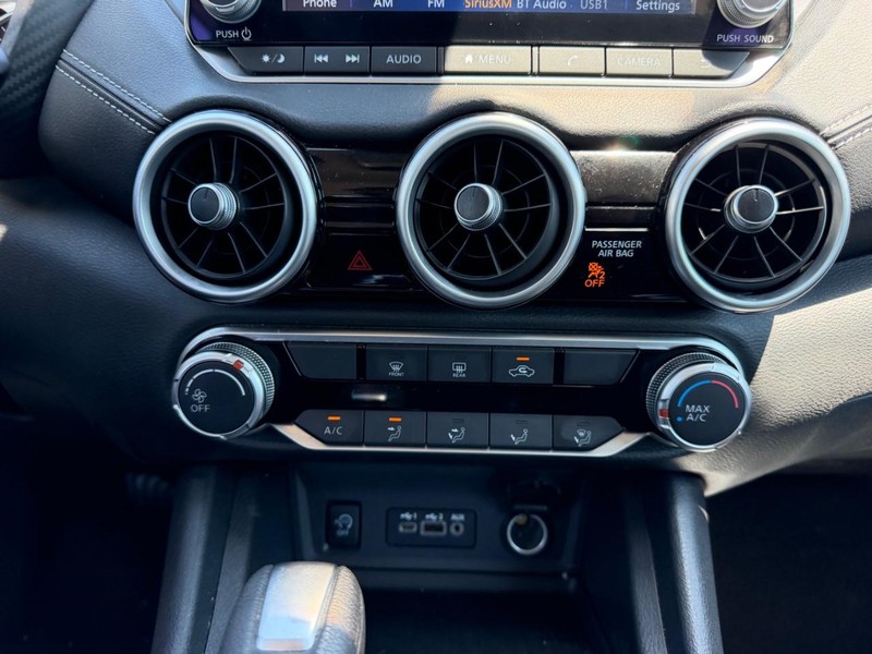 Nissan Sentra Vehicle Full-screen Gallery Image 13